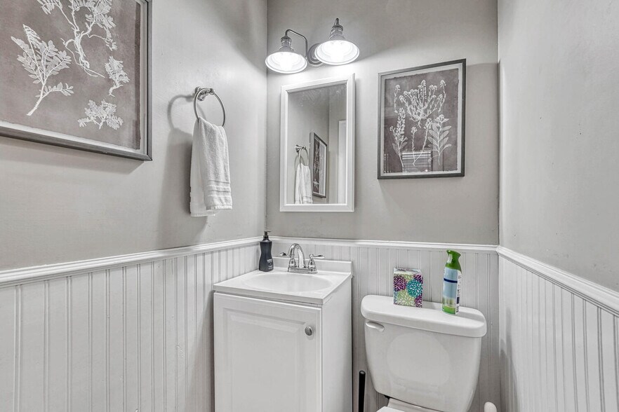 More Photos Of 6 Boulder Crescent St, Colorado Springs Hotel For Sale