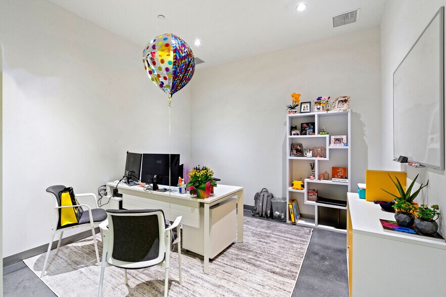 More Photos Of 405-425 SW 148th Ave, Davie Showroom For Sale
