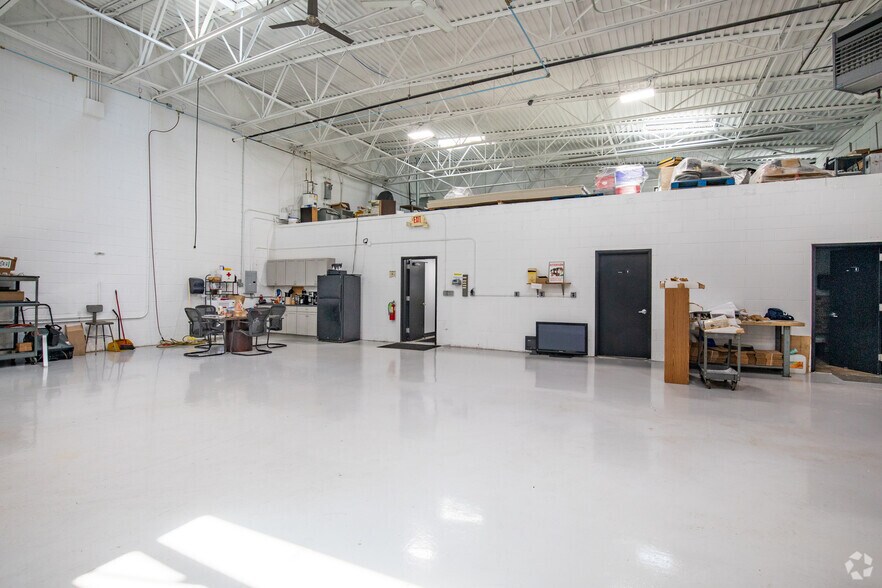 More Photos Of 28 Sawgrass Dr, Bellport Village Manufacturing For Sale