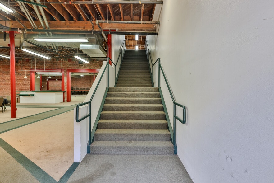 More Photos Of 400 E 4th St, Santa Ana General Retail For Lease