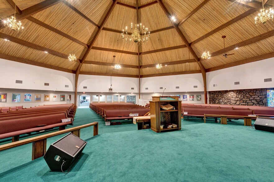 More Photos Of 3232 Covington Pike, Memphis Religious Facility For Sale