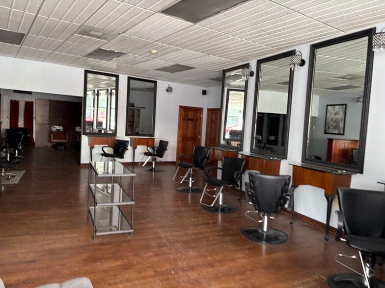 More Photos Of 200 E Main St, Mount Kisco Freestanding For Lease