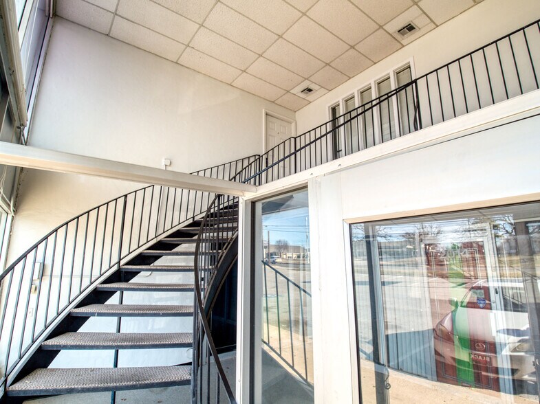 More Photos Of 2000 N MacArthur Blvd, Oklahoma City Storefront Retail Residential For Sale