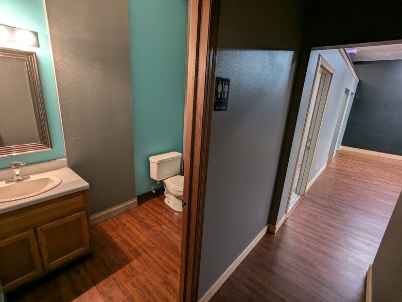 More Photos Of 1316 E Cedar St, Brandon General Retail For Lease