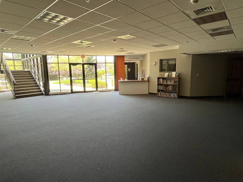 More Photos Of 6595 Cascade Rd SE, Grand Rapids Religious Facility For Lease