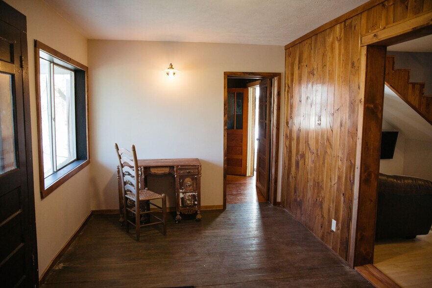 More Photos Of 128 River Rd, Marshall General Retail For Sale