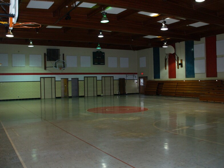 More Photos Of 1901 Mascoutah Ave, Belleville Schools For Lease