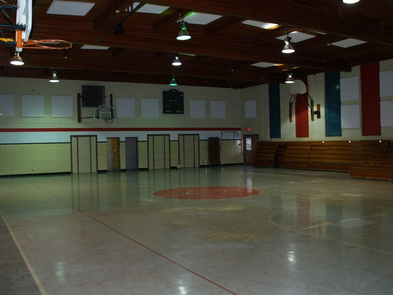 More Photos Of 1901 Mascoutah Ave, Belleville Schools For Sale