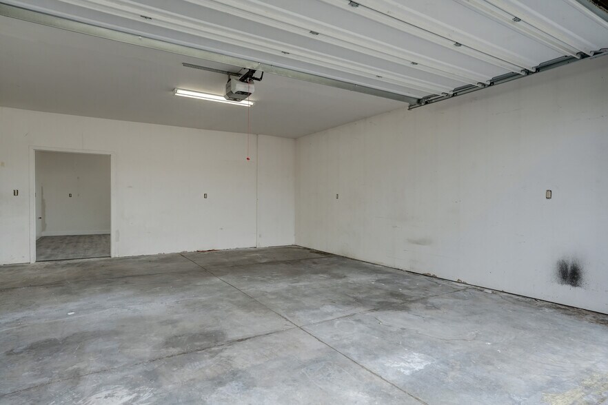 More Photos Of 3760 E Airport Dr, Rimrock Specialty For Sale