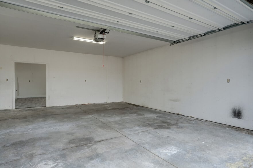 More Photos Of 3760 E Airport Dr, Rimrock Specialty For Sale