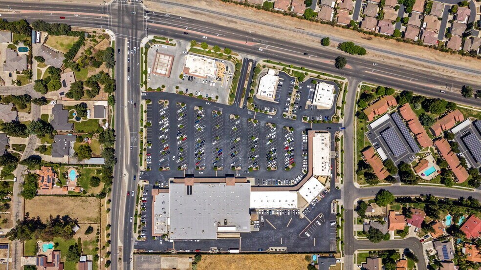More Photos Of 5103-5211 W Goshen ave, Visalia General Retail For Lease