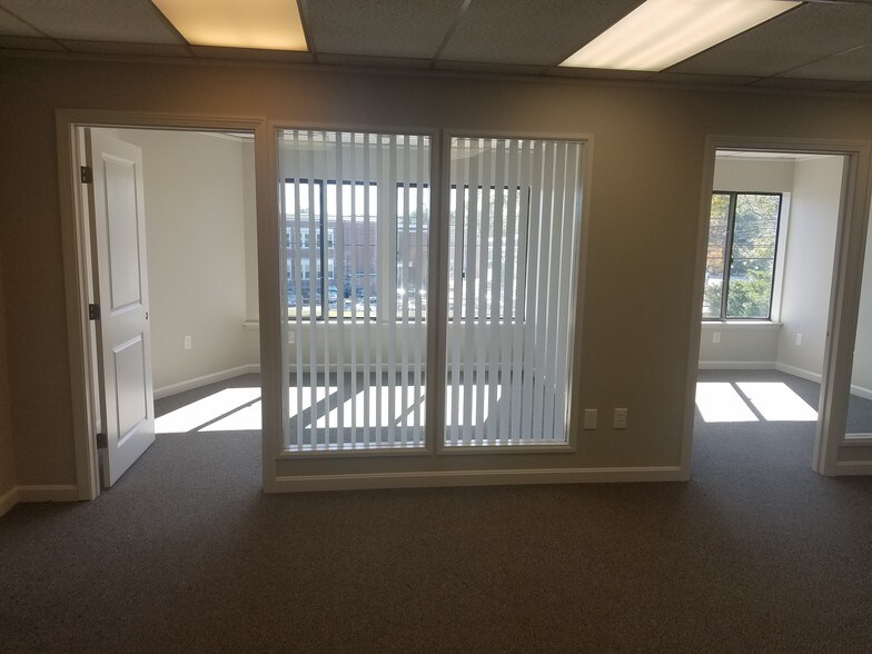 More Photos Of 161-163 Boston Post Rd, Waterford Office For Lease