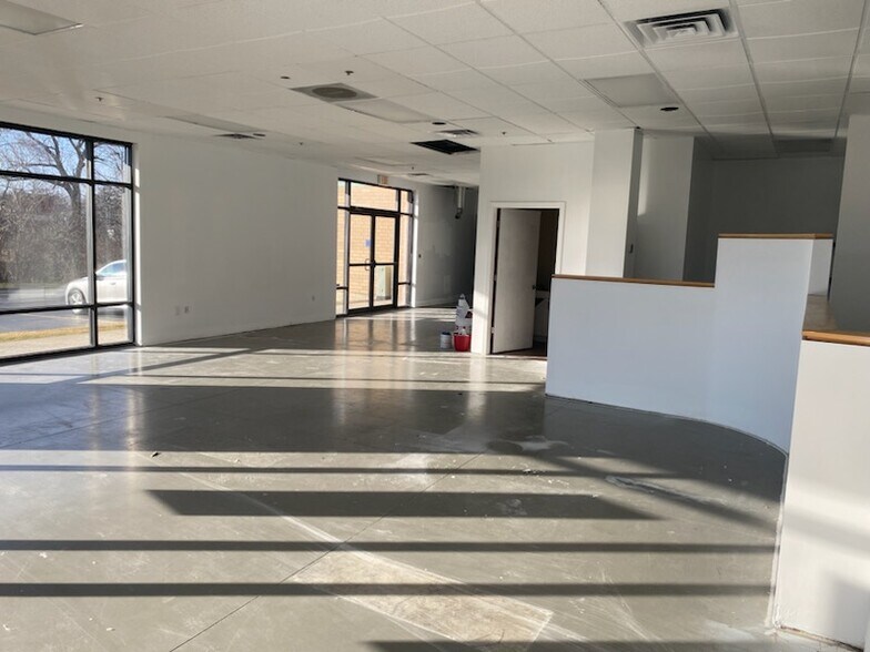 More Photos Of 275 Joliet St, Dyer Office For Sale