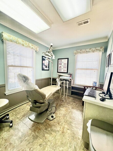 More Photos Of 411 E Statesville Ave, Mooresville Medical For Lease