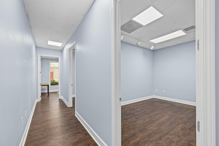 More Photos Of 913 Gulf Breeze Pky, Gulf Breeze Storefront Retail Office For Sale