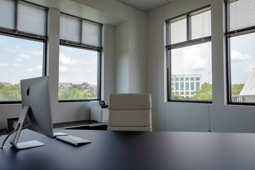 More Photos Of 5048 Tennyson Pky, Plano Office For Lease