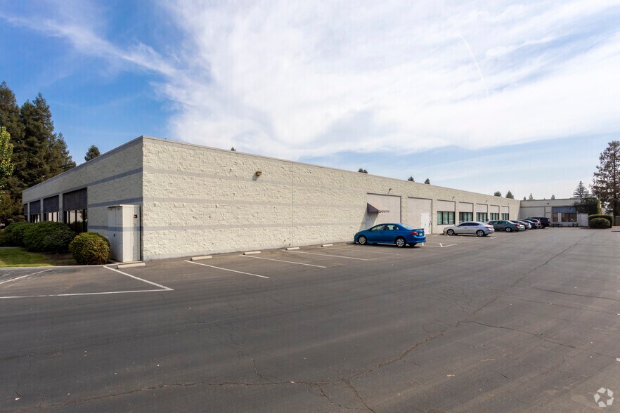 More Photos Of 2590 N Grove Industrial Dr, Fresno Unknown For Lease