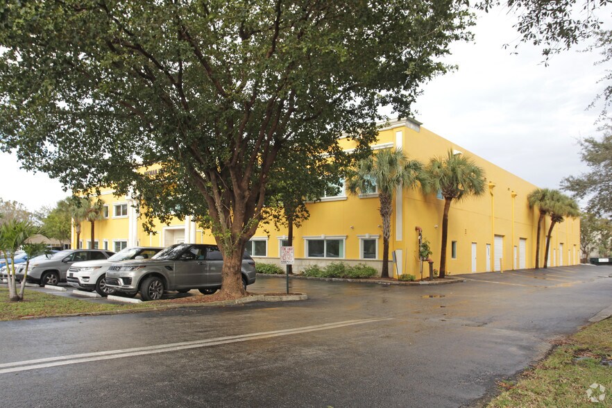 More Photos Of 1100 S Powerline Rd, Deerfield Beach Light Distribution For Sale