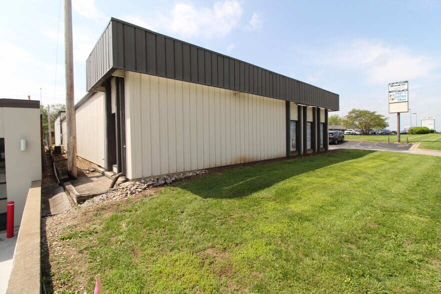 More Photos Of 1108 SW East Us-40 Hwy, Blue Springs Auto Repair For Sale