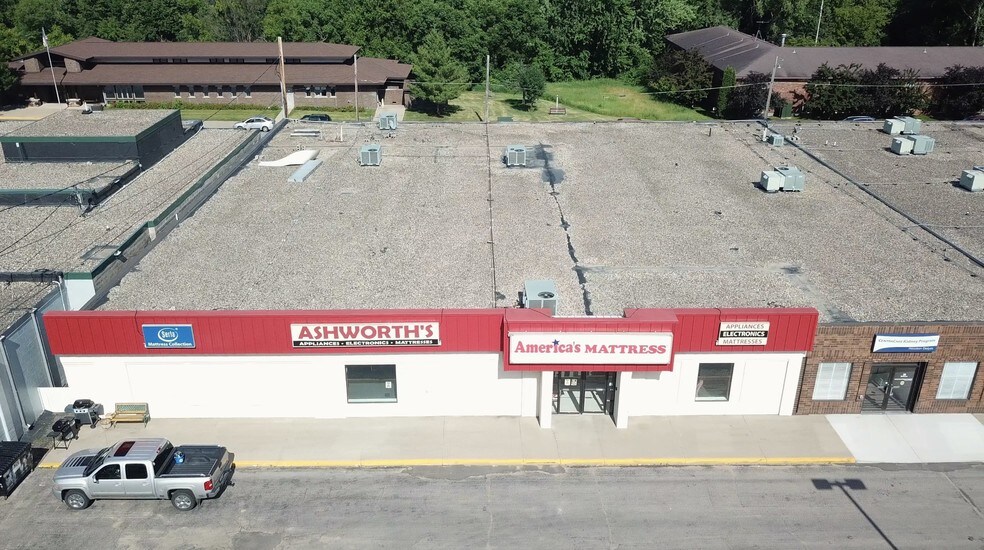 More Photos Of 110-114 S Rum River Dr, Princeton General Retail For Lease