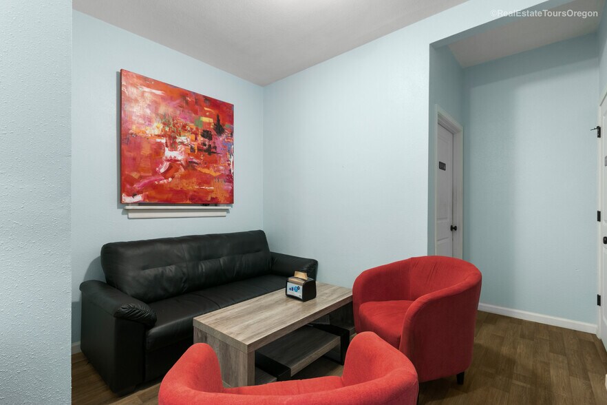 More Photos Of 1933-1937 Pacific Ave, Forest Grove General Retail For Sale