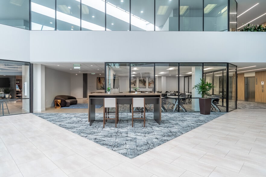 More Photos Of 6600 Lyndon B Johnson Fwy, Dallas Office For Lease