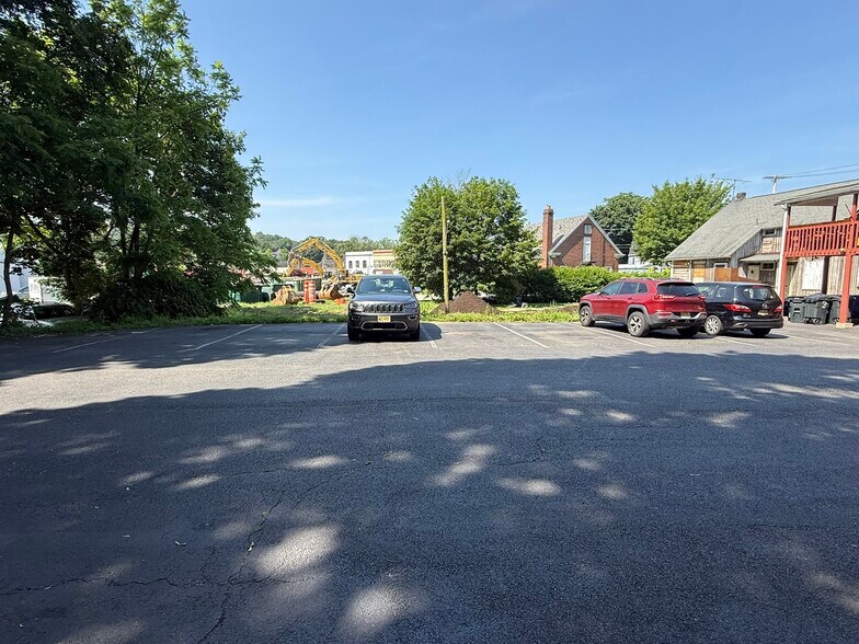 More Photos Of 28 Main St, Netcong General Retail For Lease