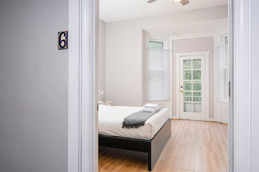More Photos Of 4374-4382 W Pine Blvd, Saint Louis Office For Sale