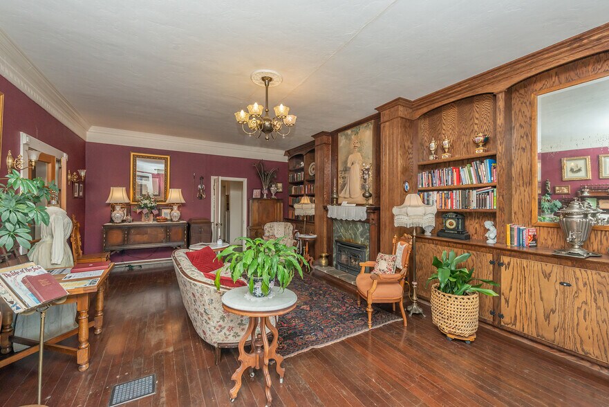 More Photos Of 481 Main St, Weaverville Hotel For Sale