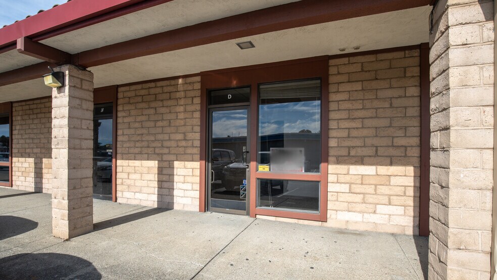 More Photos Of 2560 N Texas St, Fairfield Office For Lease