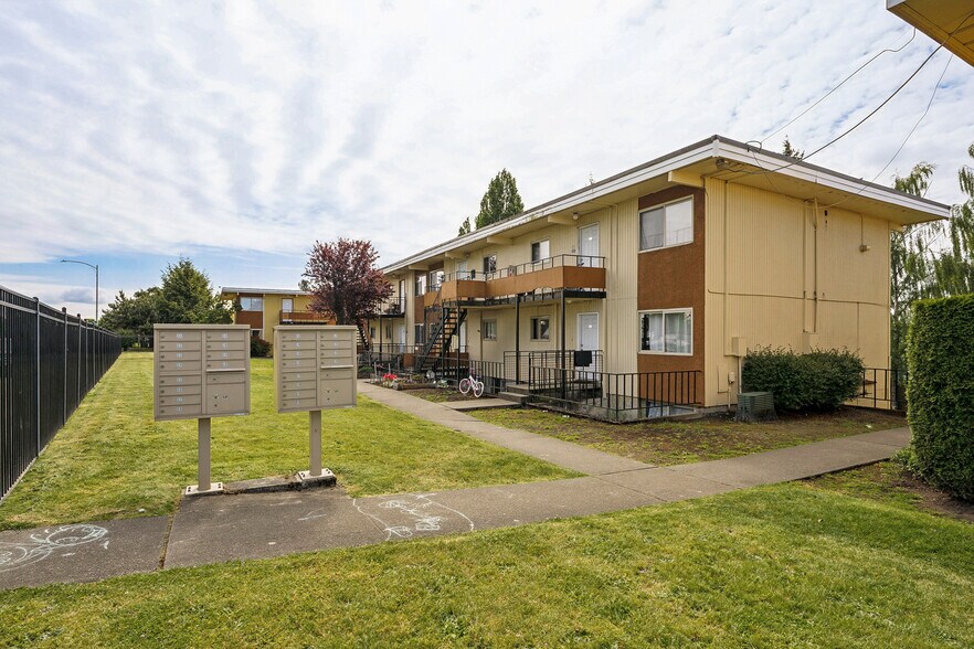 More Photos Of 1208-1316 S 27th St, Tacoma Apartments For Sale