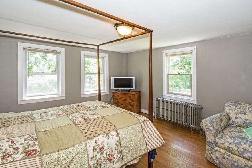 More Photos Of 18 Sargent St, Cherry Valley Flex For Sale