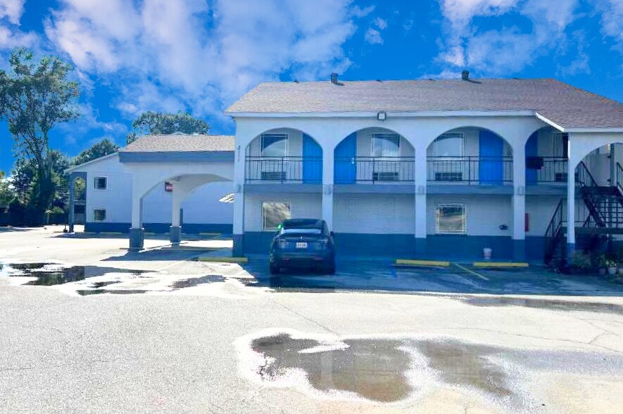 More Photos Of 2111 NW Evangeline Trwy, Lafayette Hotel For Sale