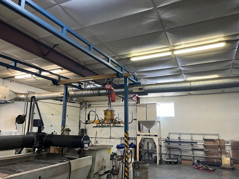 More Photos Of 1893 Airport Way, Richland Distribution For Lease