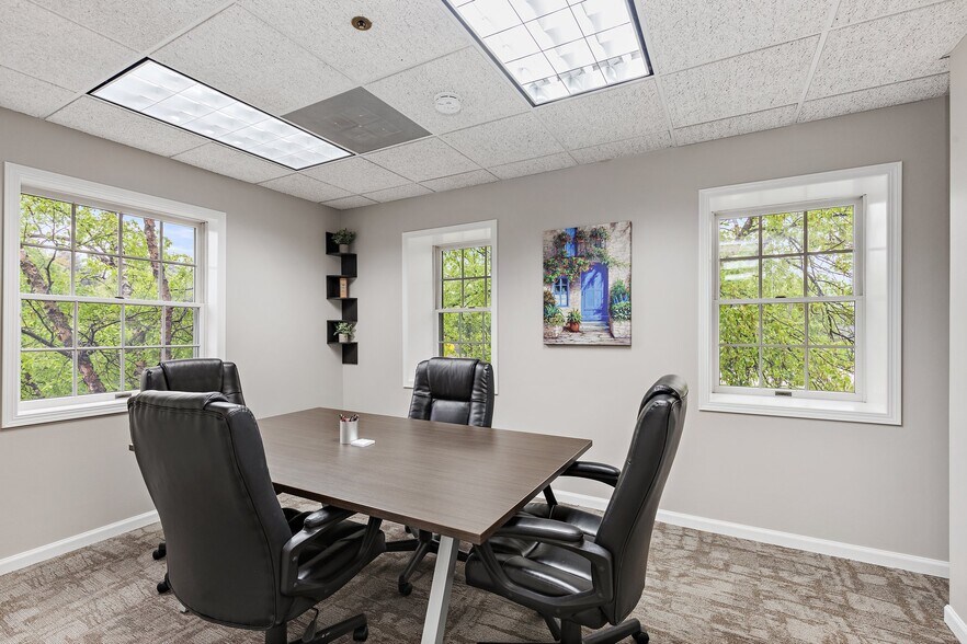 More Photos Of 1015-1025 W Wise Rd, Schaumburg Office For Sale
