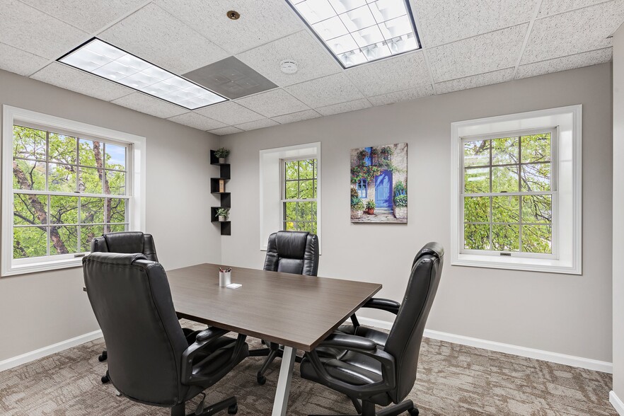 More Photos Of 1015-1025 W Wise Rd, Schaumburg Office For Sale
