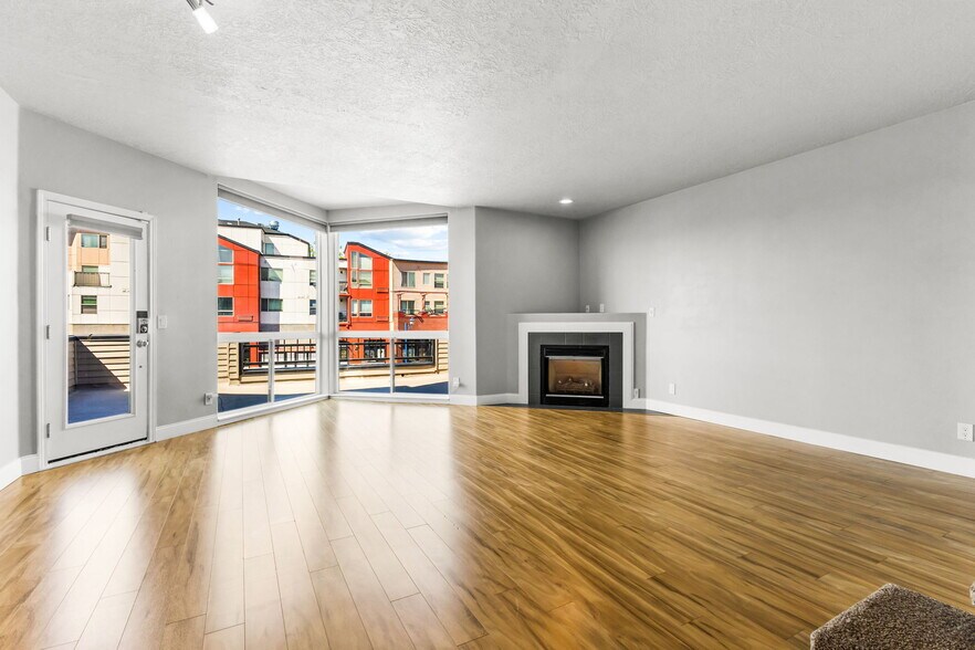 More Photos Of 8137 SW Seneca St, Tualatin Flex For Sale