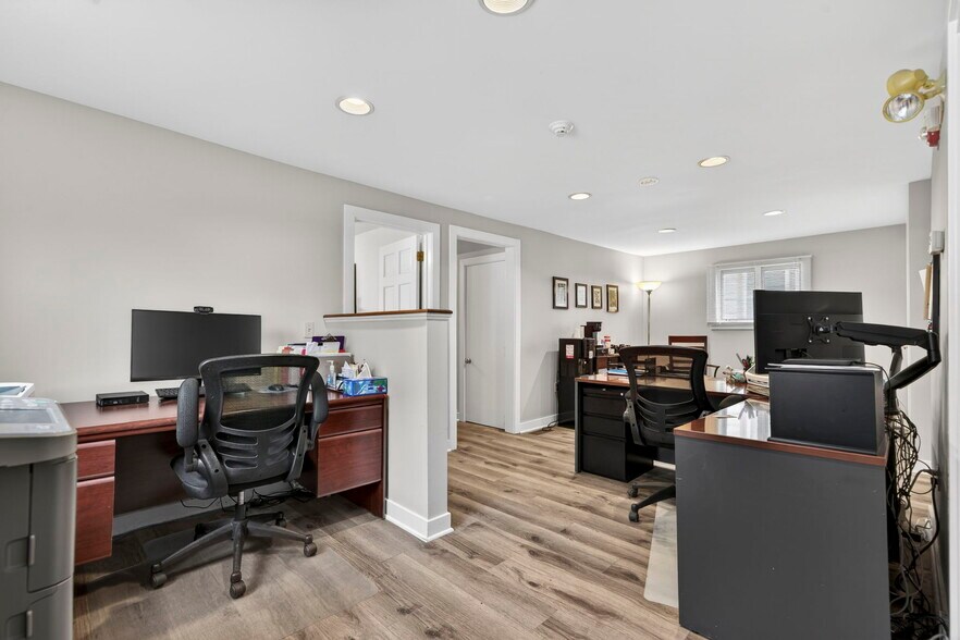 More Photos Of 35 E Pearl St, Nashua Office For Sale