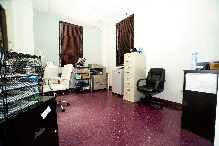 More Photos Of 15410 Ridge Park Dr, Houston Office For Sale