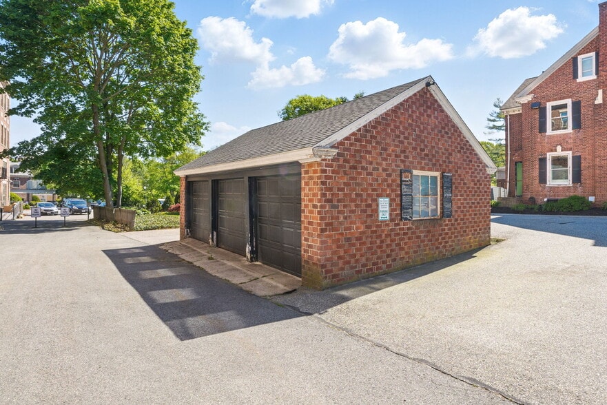 More Photos Of 6 Windsor St, Andover Office For Sale