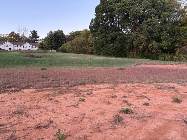 More Photos Of 2512 W Market St, Johnson City Land For Lease