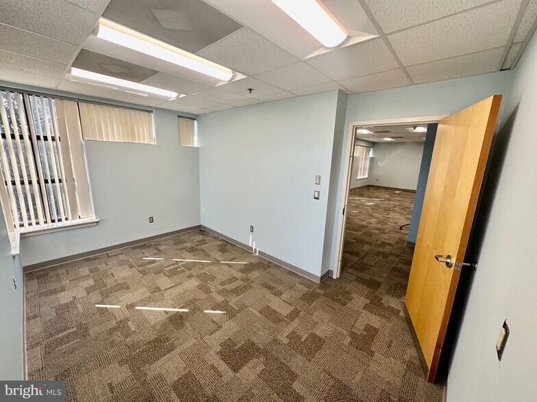 More Photos Of 1201 Pemberton Dr, Salisbury Medical For Lease