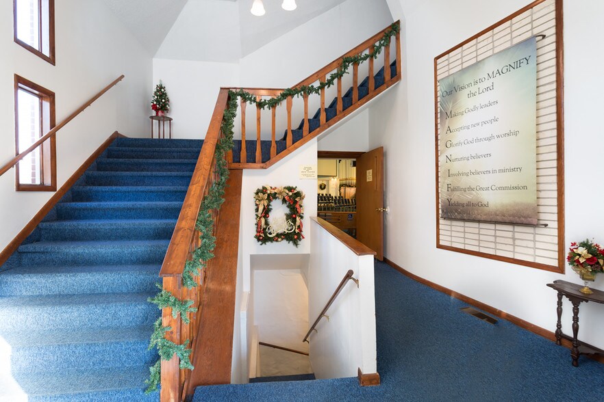 More Photos Of 305 W Columbia St, Farmington Religious Facility For Sale