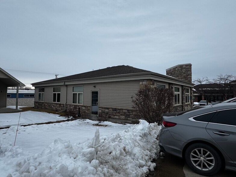 More Photos Of 5051 E University Ave, Pleasant Hill Freestanding For Sale