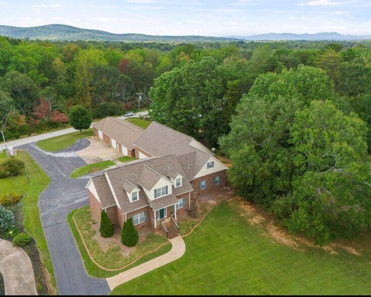 More Photos Of 37 E Mountain Creek Rd, Greenville Flex For Lease