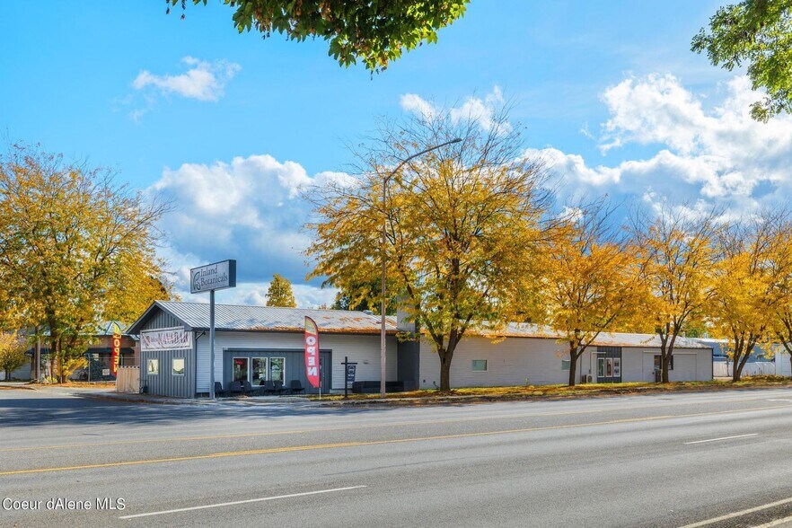 More Photos Of 1520 N Government Way, Coeur d'Alene Showroom For Sale