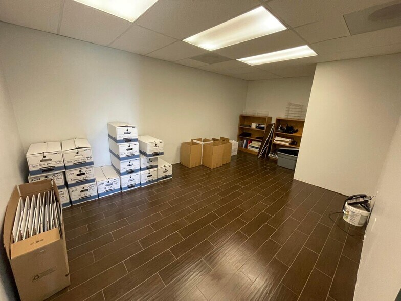 More Photos Of 15812 State Route 56 W, Mount Sterling Light Distribution For Sale