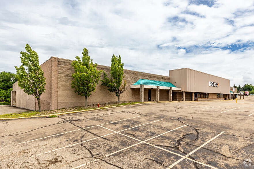 Primary Photo Of 7005 Clairton Rd, West Mifflin General Retail For Sale