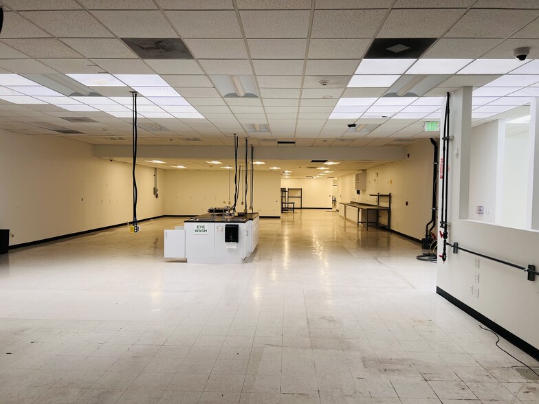 More Photos Of 3401 Winona Ave, Burbank Warehouse For Sale