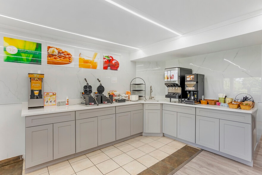 More Photos Of 170 Eastbrook Rd, Smoketown Hotel For Sale